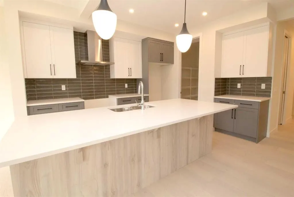111 Sundown Crescent