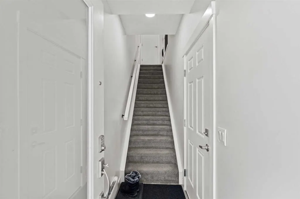 95 Skyview Close NE #908