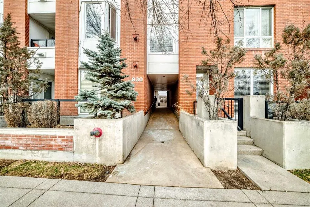 830 Centre Avenue NE #204