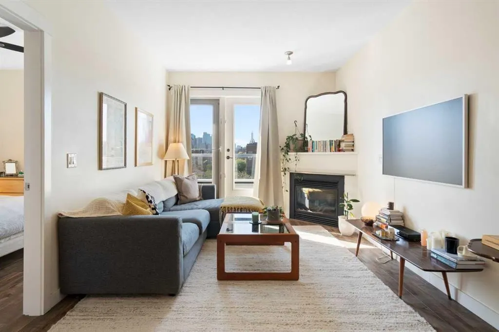 830 Centre Avenue NE #406