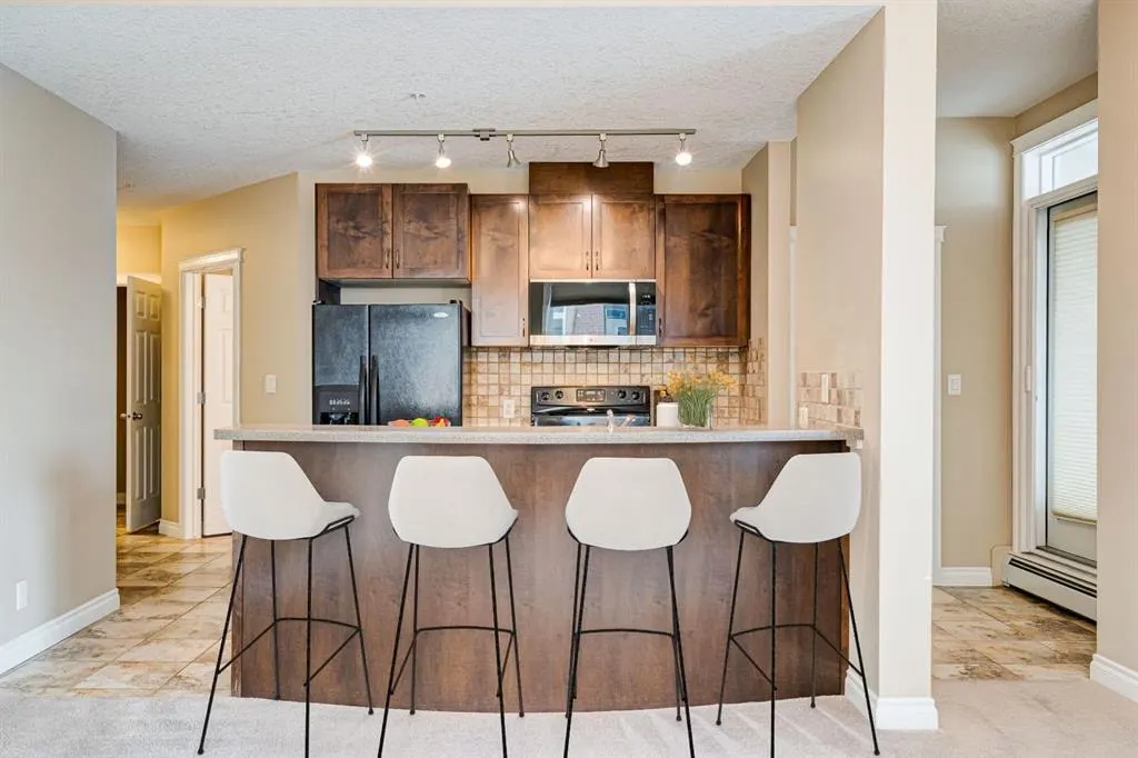 24 Hemlock Crescent SW #3306