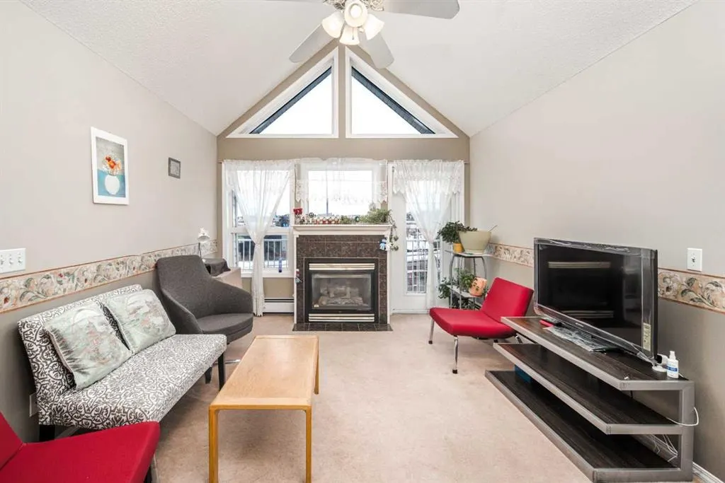 7 Harvest Gold Manor NE #313