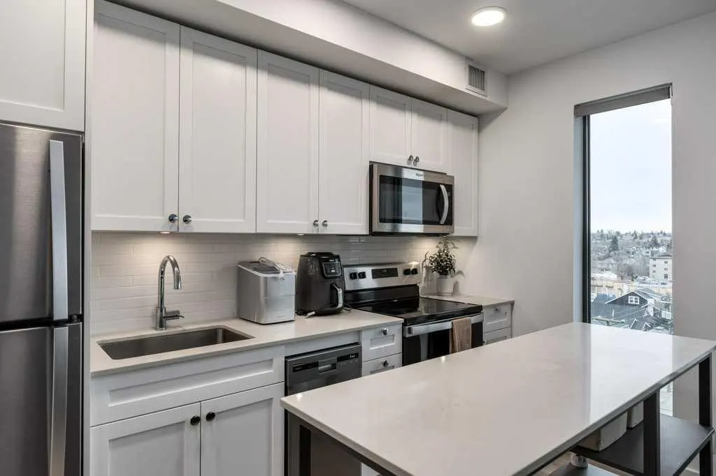 123 4 Street NE #608