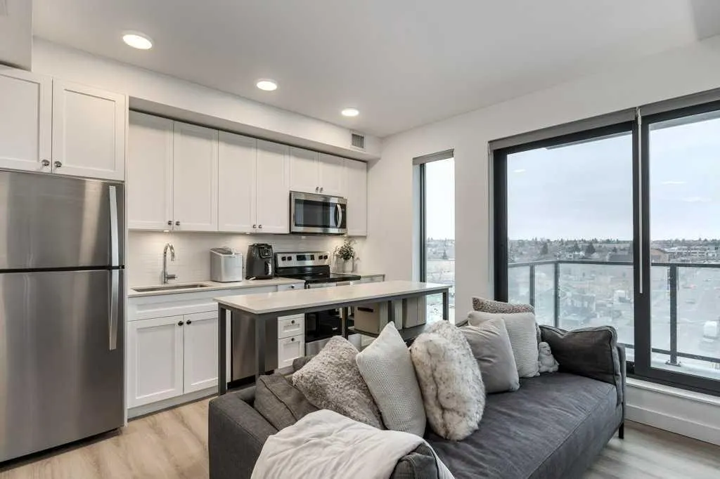 123 4 Street NE #608