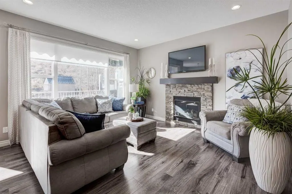 255 Riviera Way
