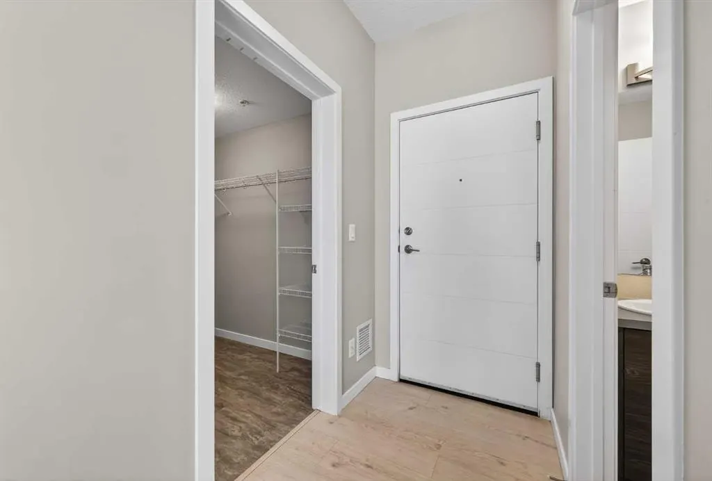 122 Mahogany Centre SE #407