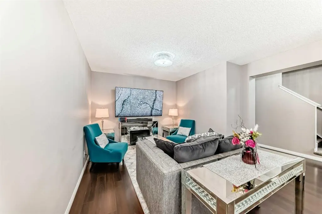 127 Windford Gardens SW
