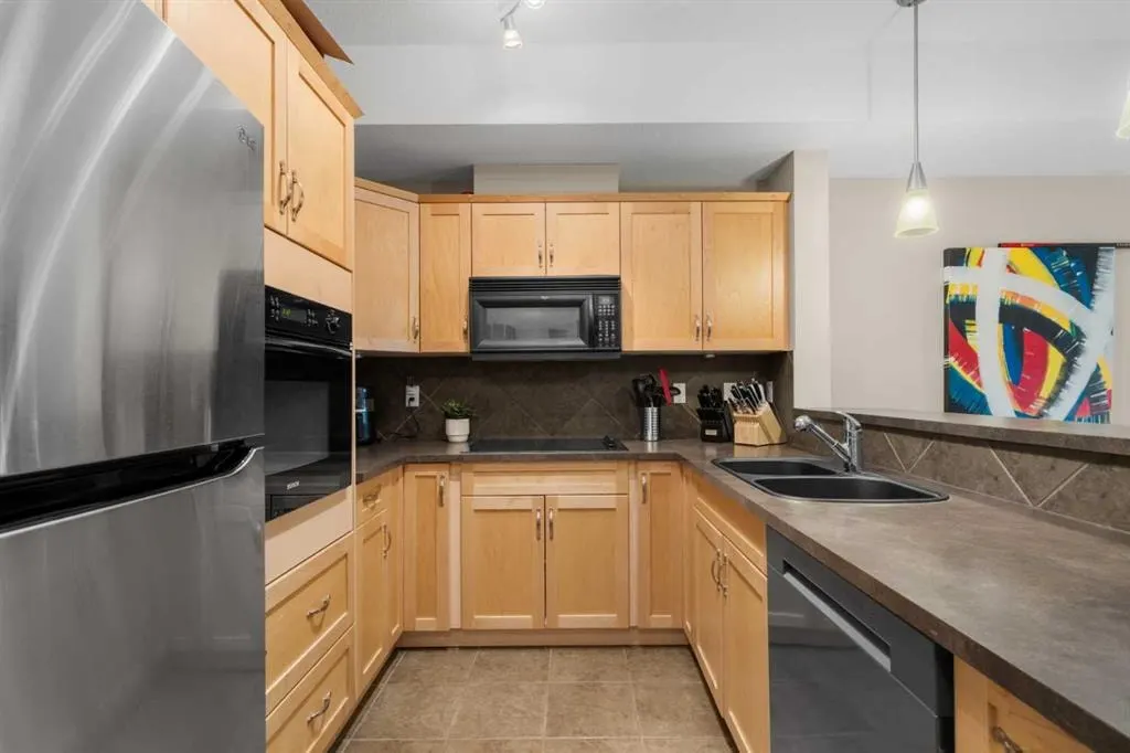 60 Royal Oak Plaza NW #117