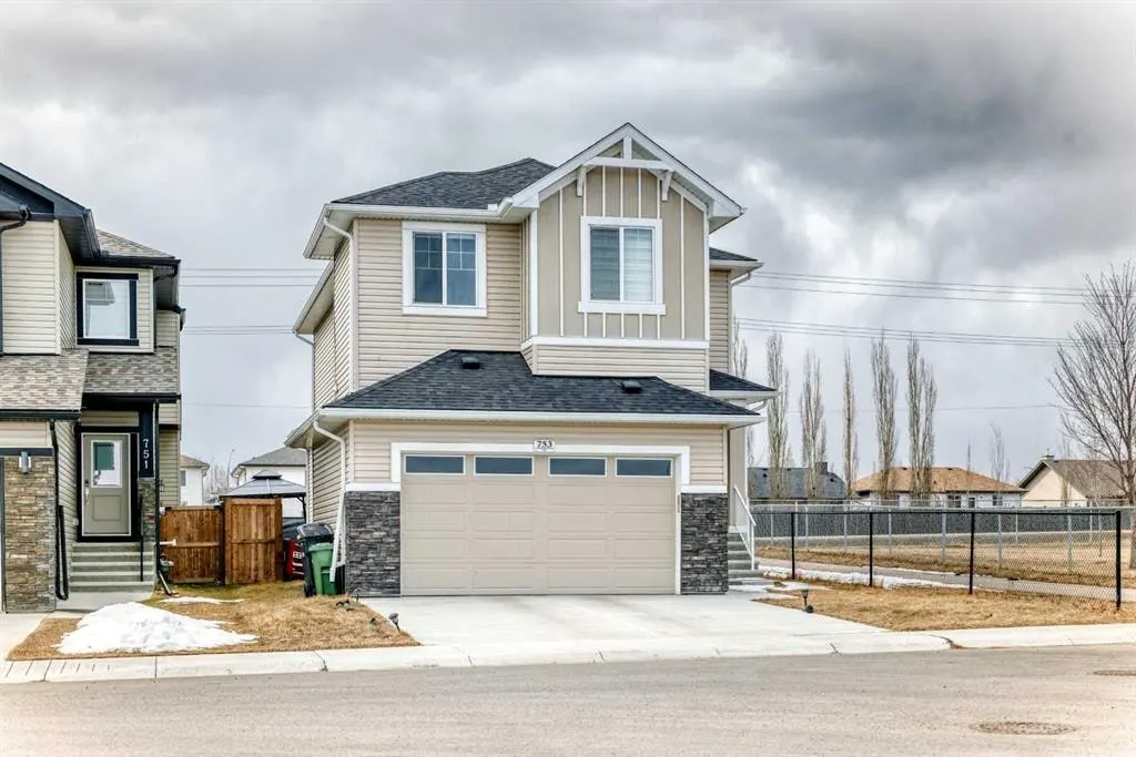 753 Edgefield Crescent