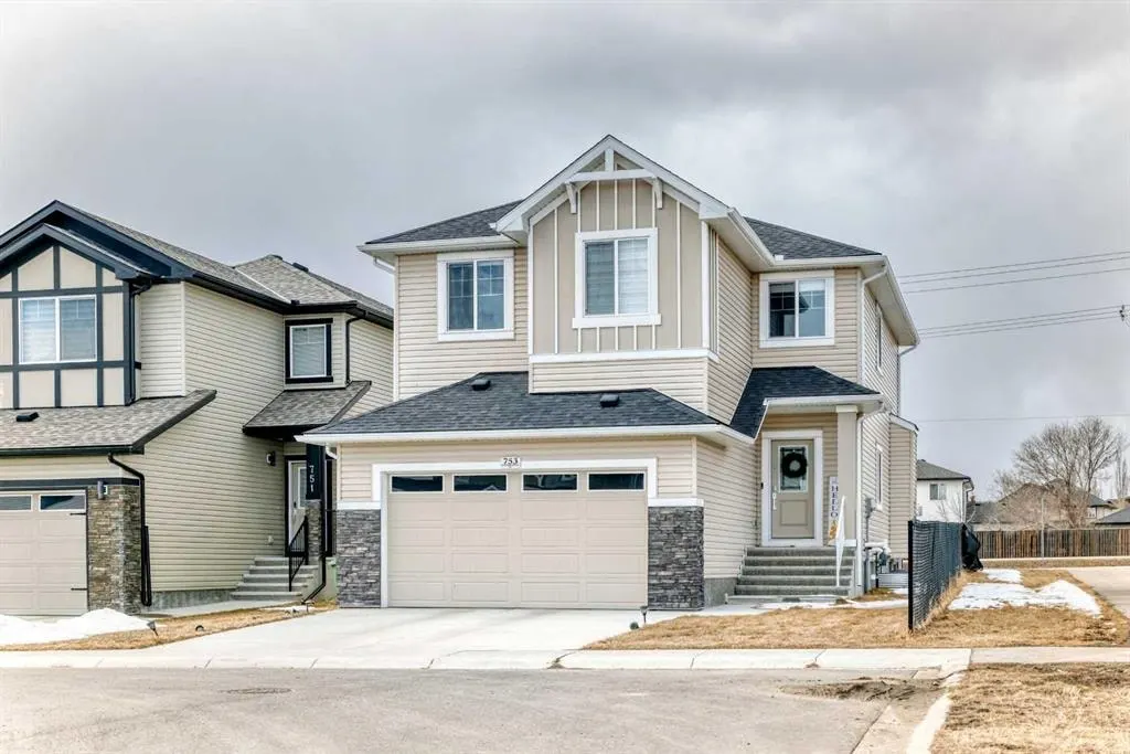 753 Edgefield Crescent