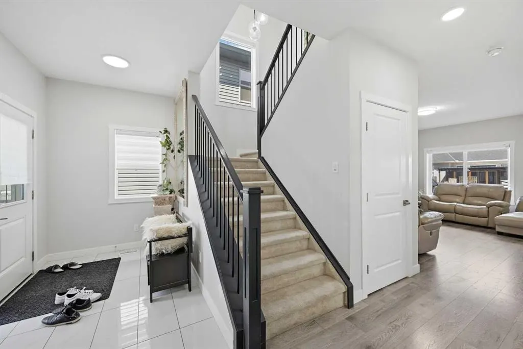 82 Legacy Glen Terrace SE