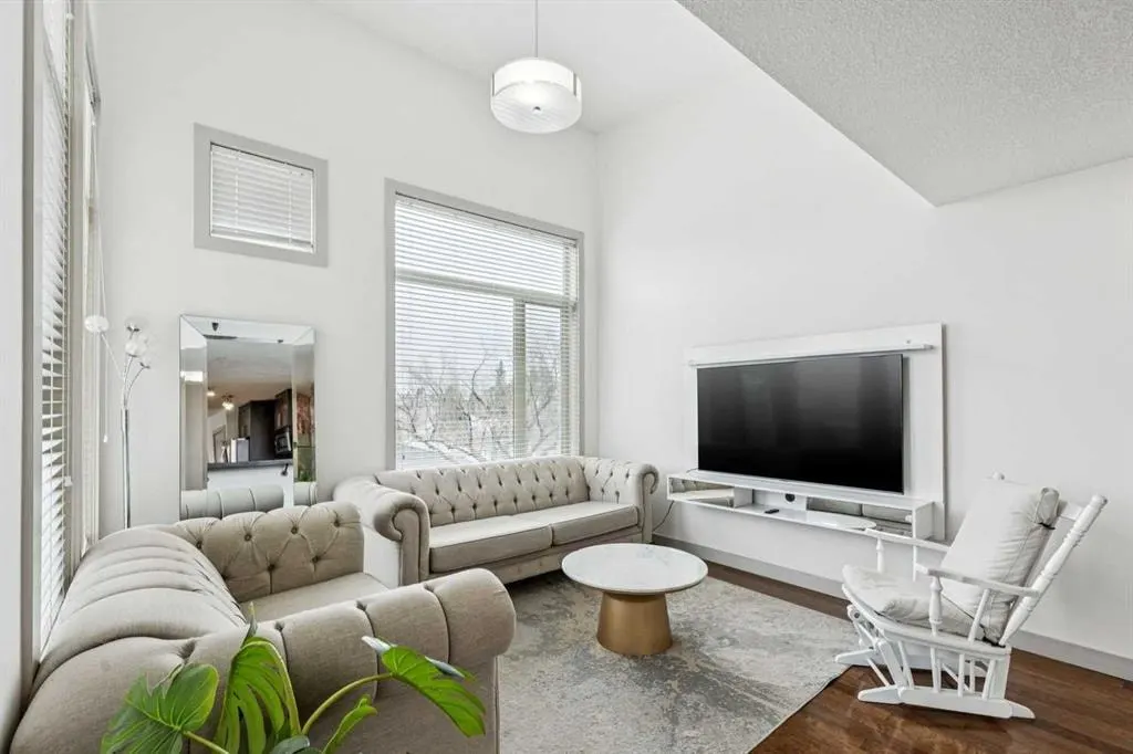 1905 27 Avenue SW #201