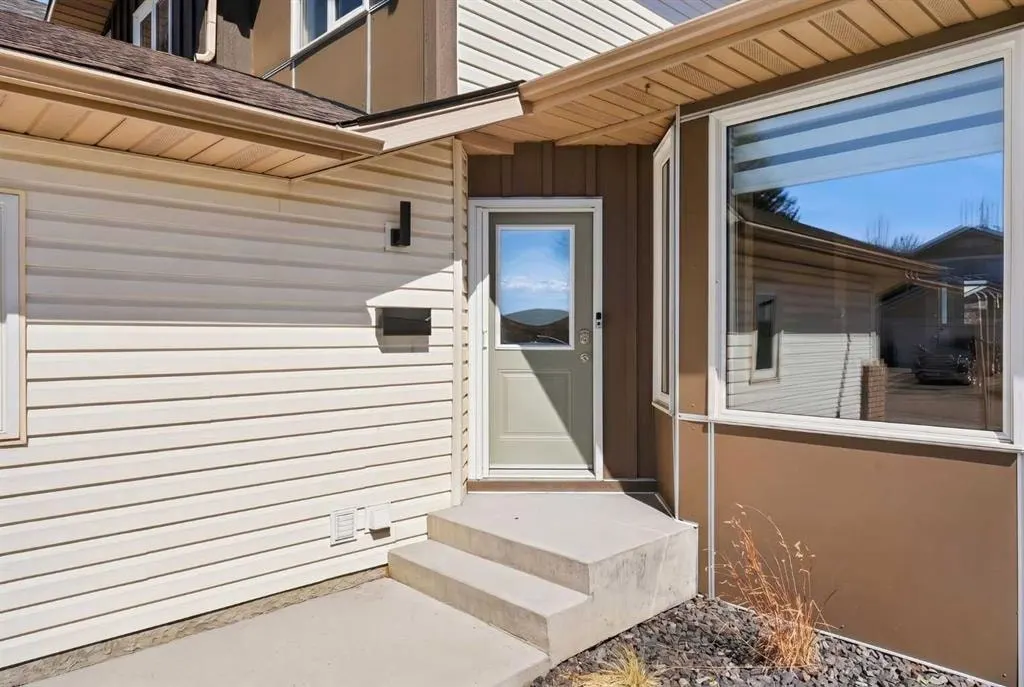 42 Sunvista Crescent SE