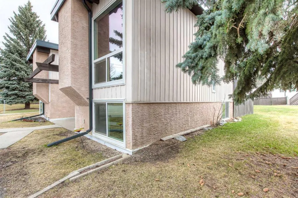 172 Oaktree Lane SW