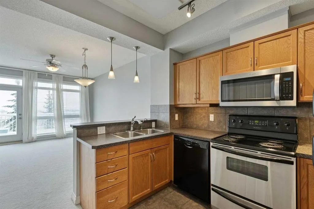133 Rockyledge View NW #14