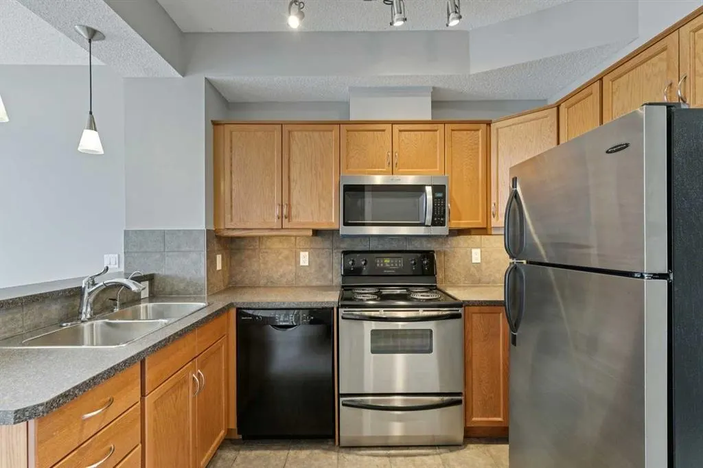 133 Rockyledge View NW #14