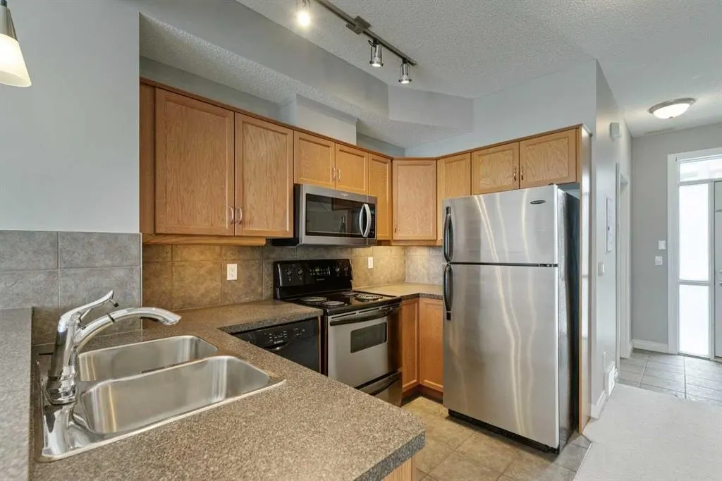 133 Rockyledge View NW #14