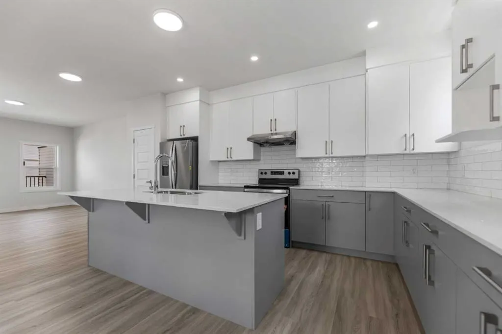 90 Corner Meadows Manor NE #803