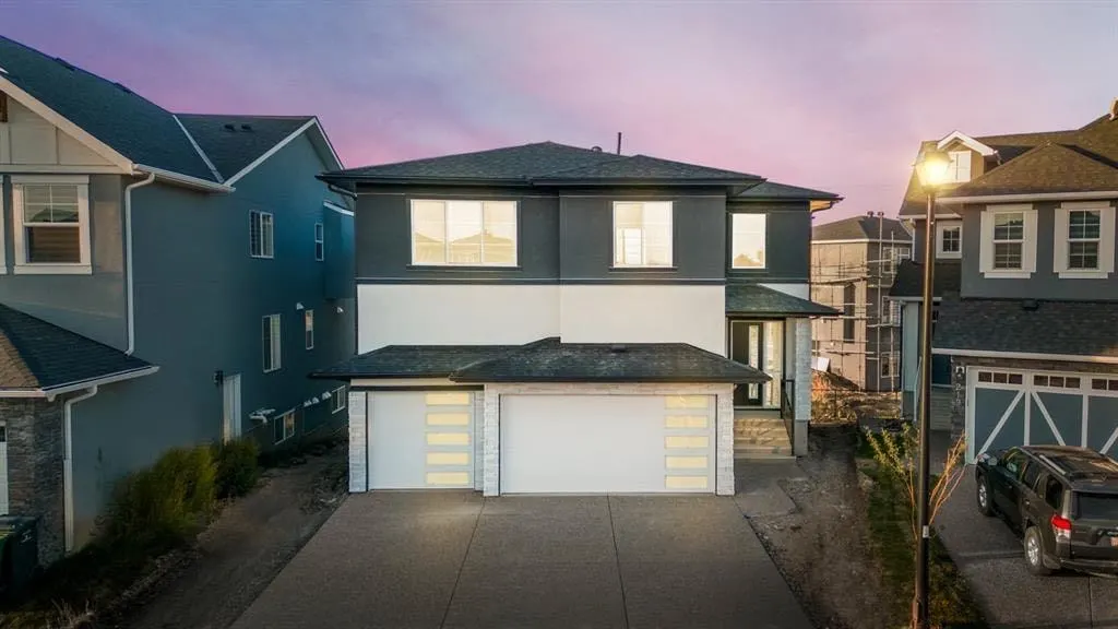 215 Kinniburgh Place