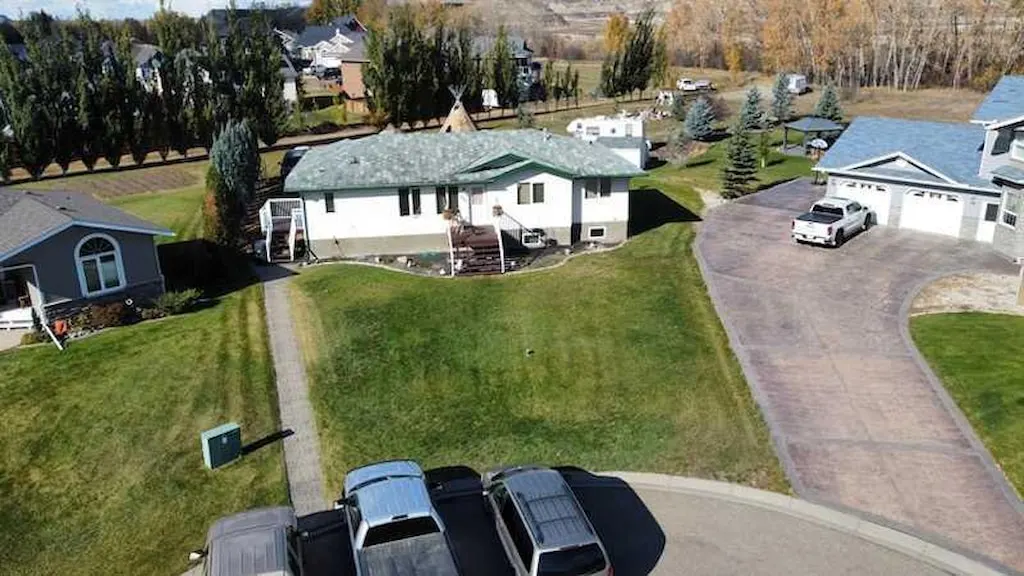 242 McNab Close