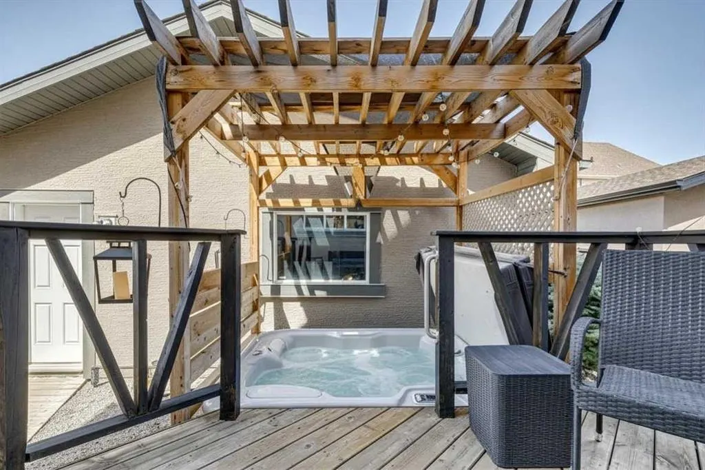216 Mahogany Grove SE