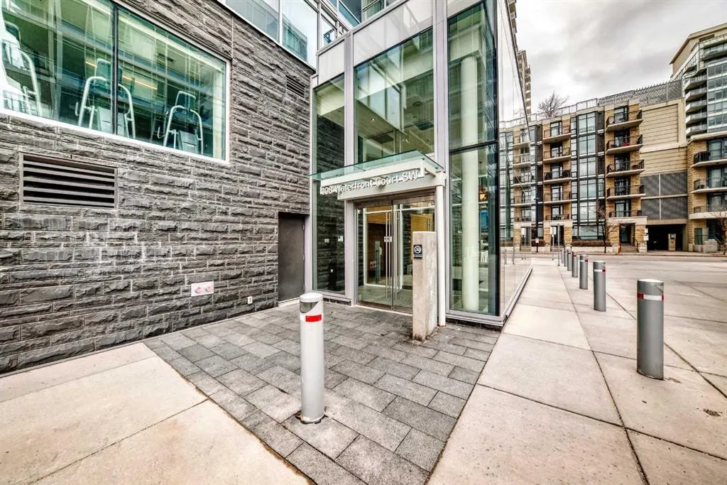 108 Waterfront Court SW #104