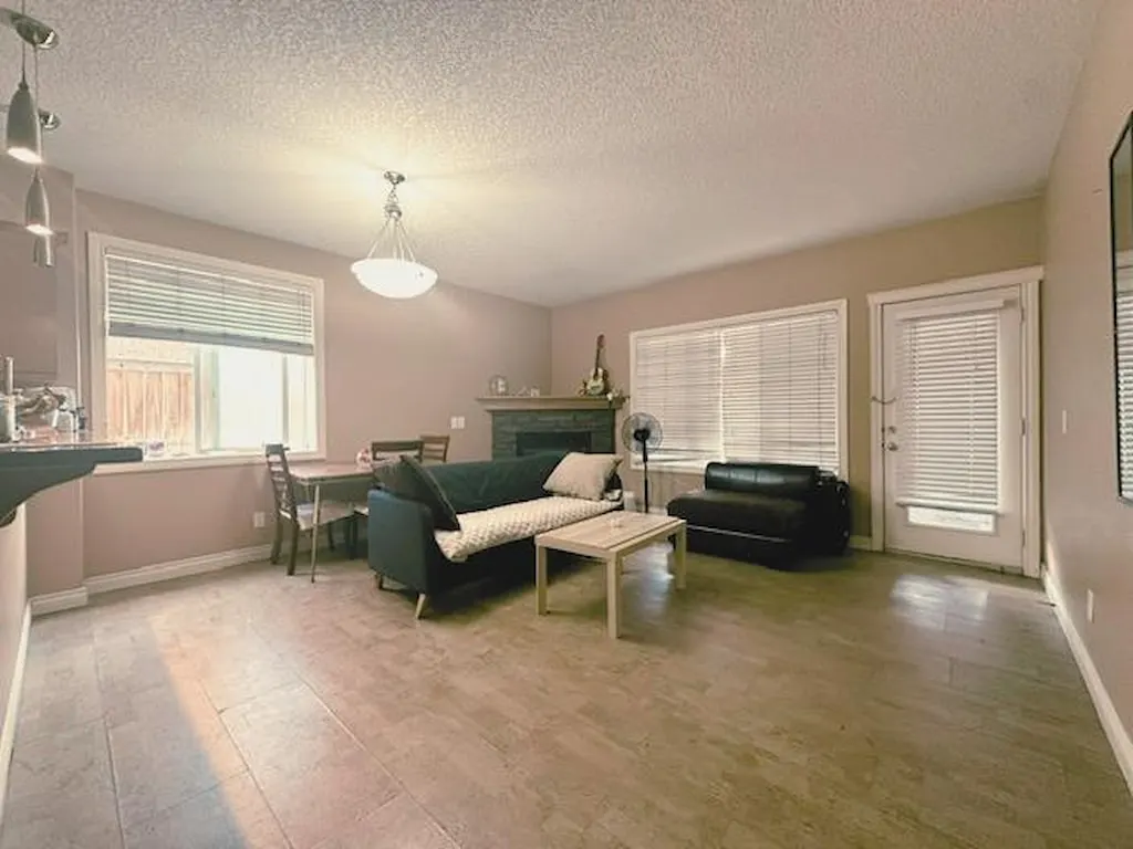 110 12 Avenue NE #102