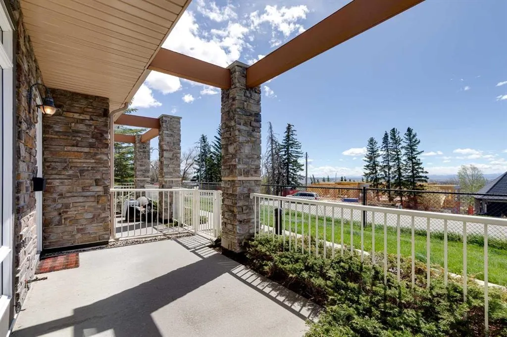 181 Rockyledge View NW #7