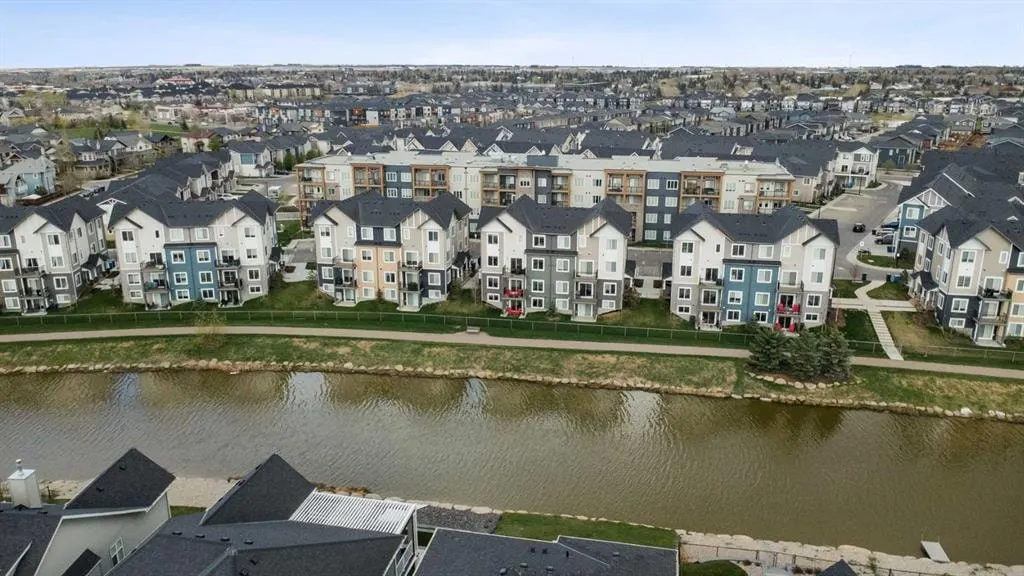 284 Canals Crossing SW