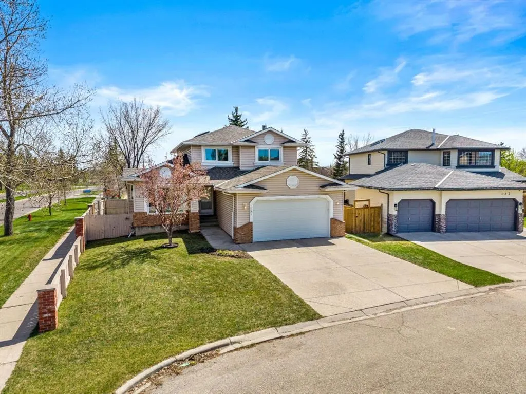 131 Lake Simcoe Court SE
