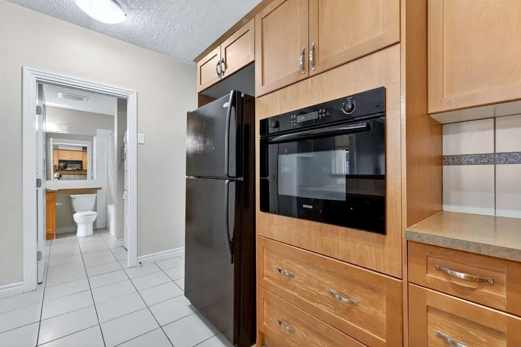 60 Royal Oak Plaza NW #137