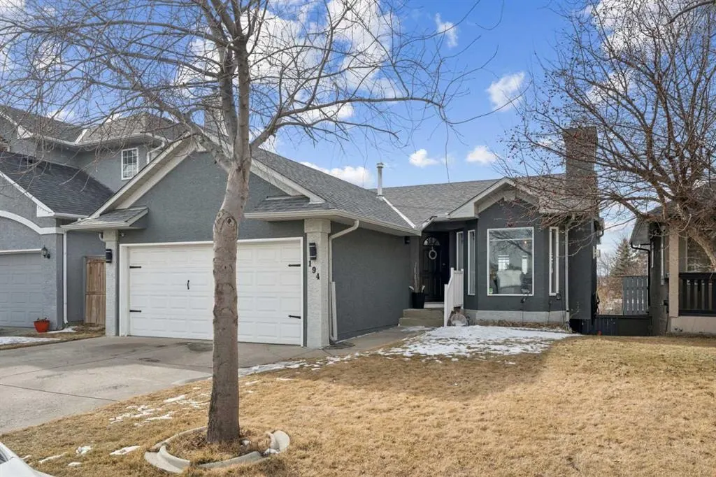 194 Martinglen Way NE