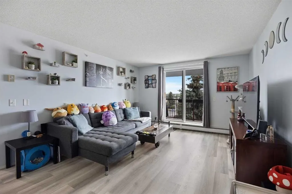 9 Country Village Bay NE #412
