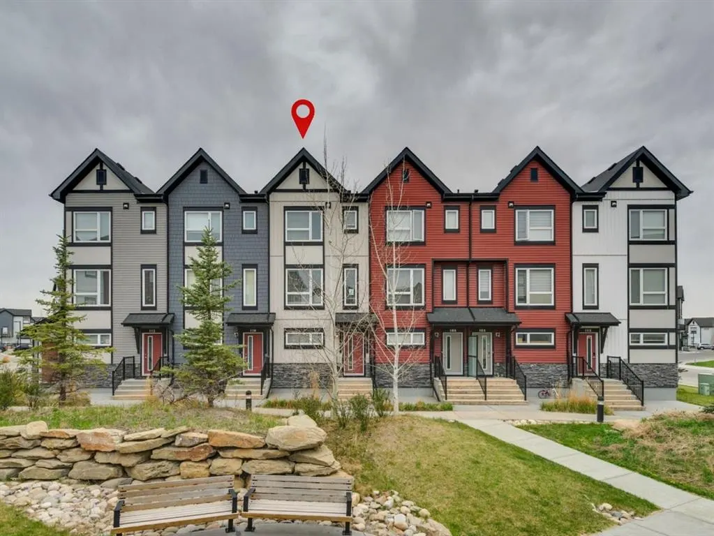 11 Evanscrest Mews NW #108