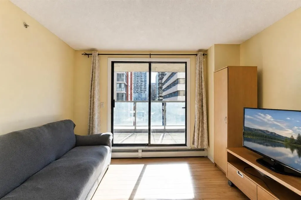 1111 6 Avenue SW #318
