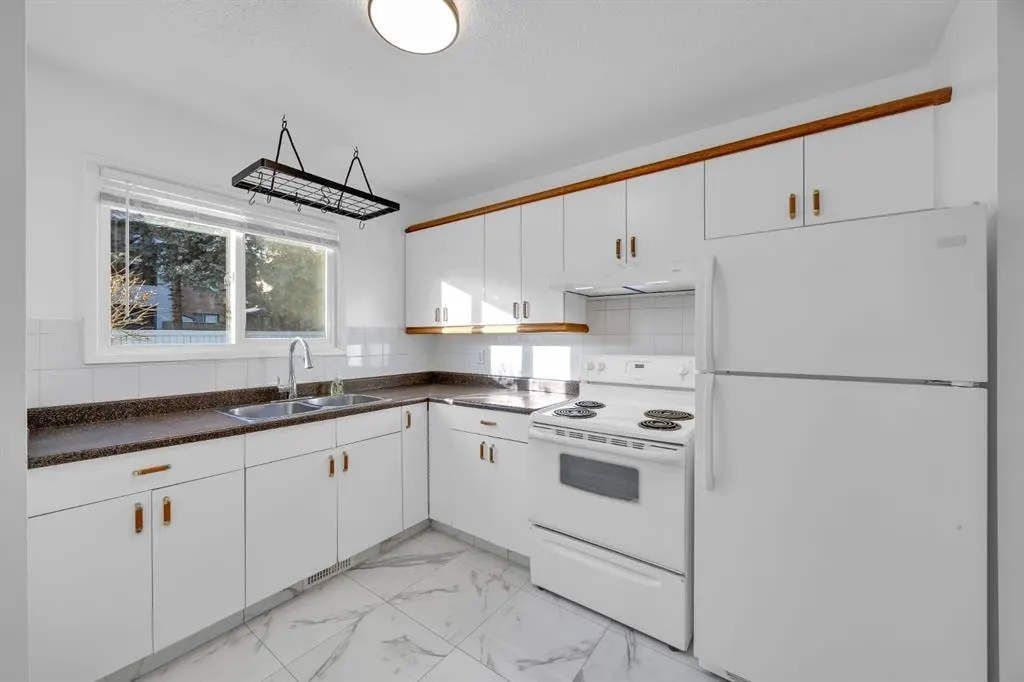 219 90 Avenue SE #33