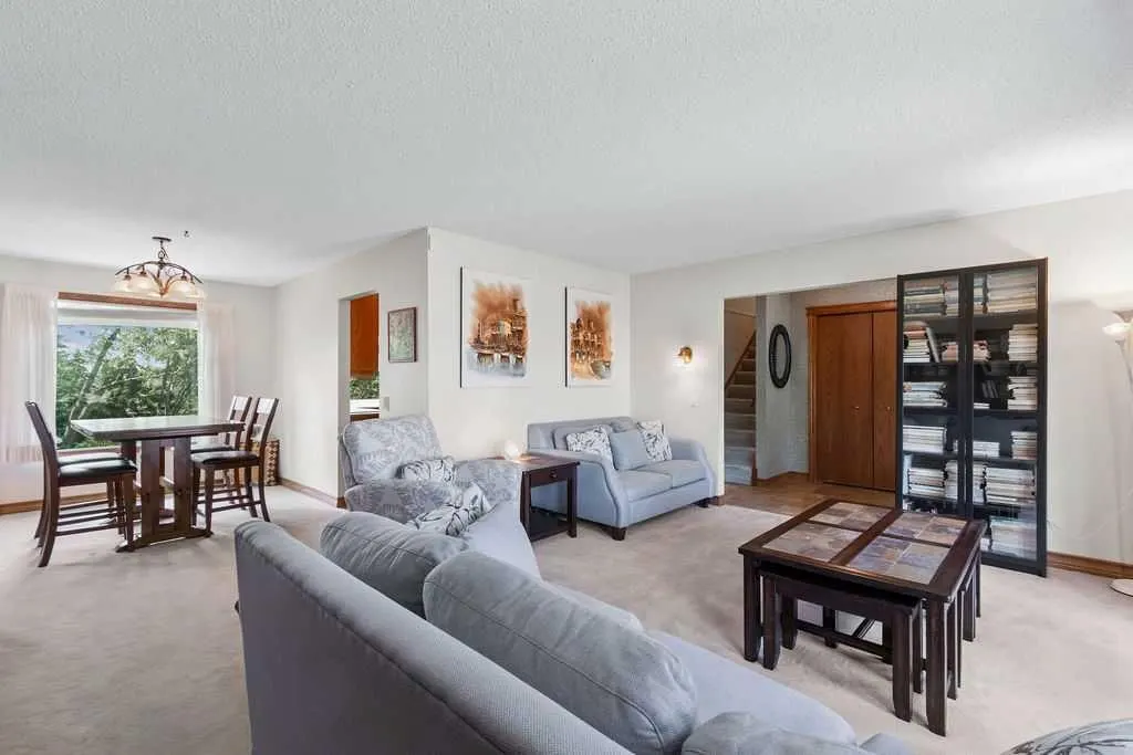 652 Dalmeny Hill NW