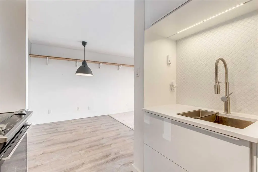 1513 26 Avenue SW #206