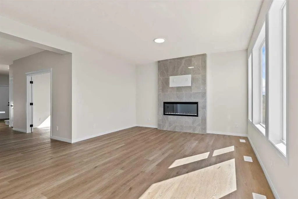 127 Corner Glen Grove NE