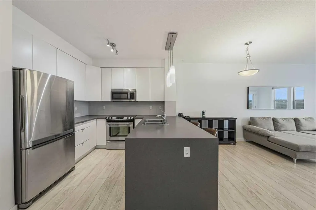 207 Sunset Drive #404