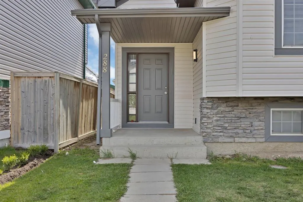 288 Saddlemead Road NE