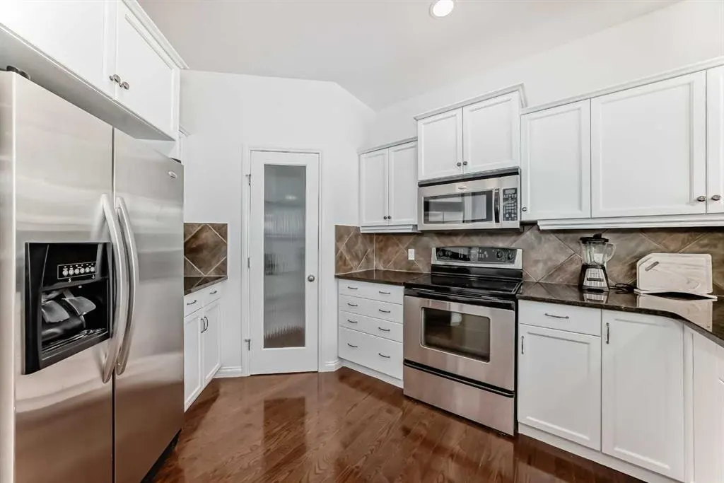 27 Aspen Hills Close SW