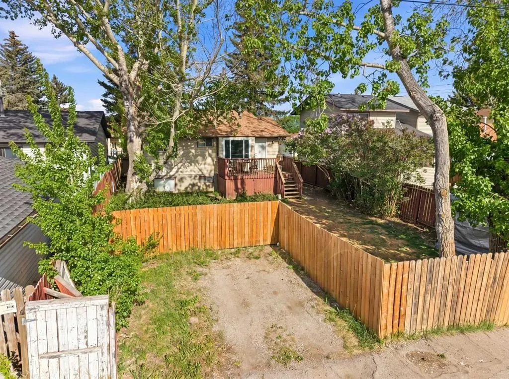 84 Falconridge Place NE