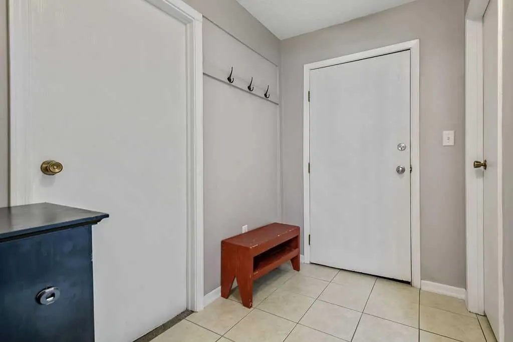 618 2 Avenue NW #201