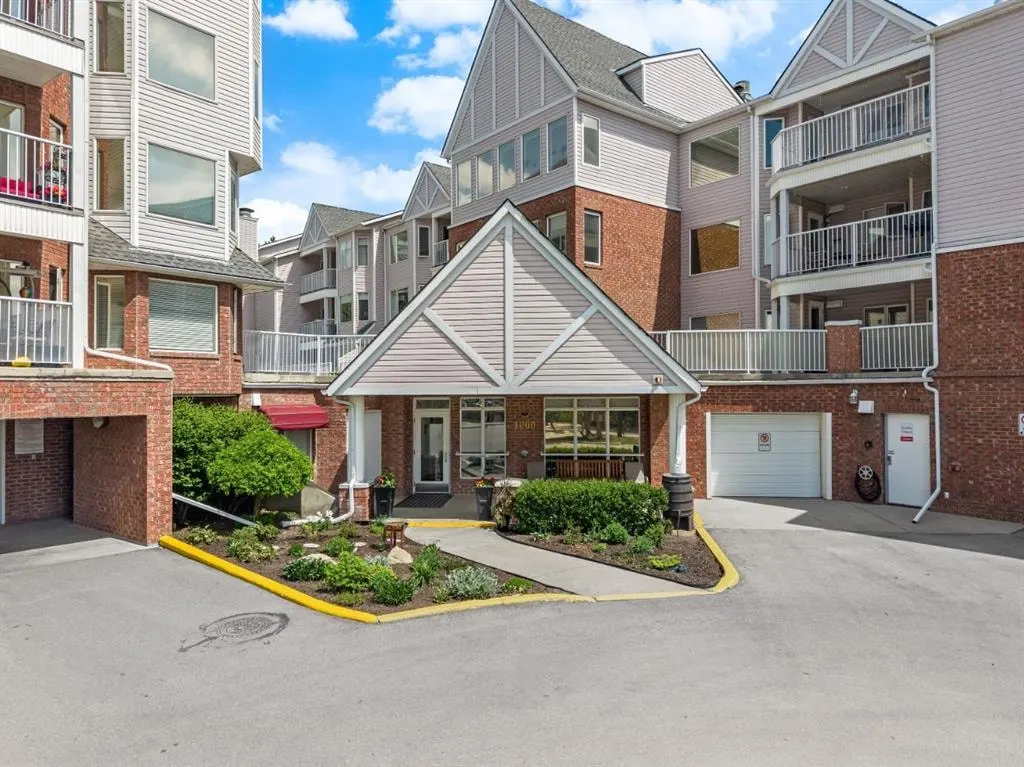1108 Hawksbrow Point NW #1108