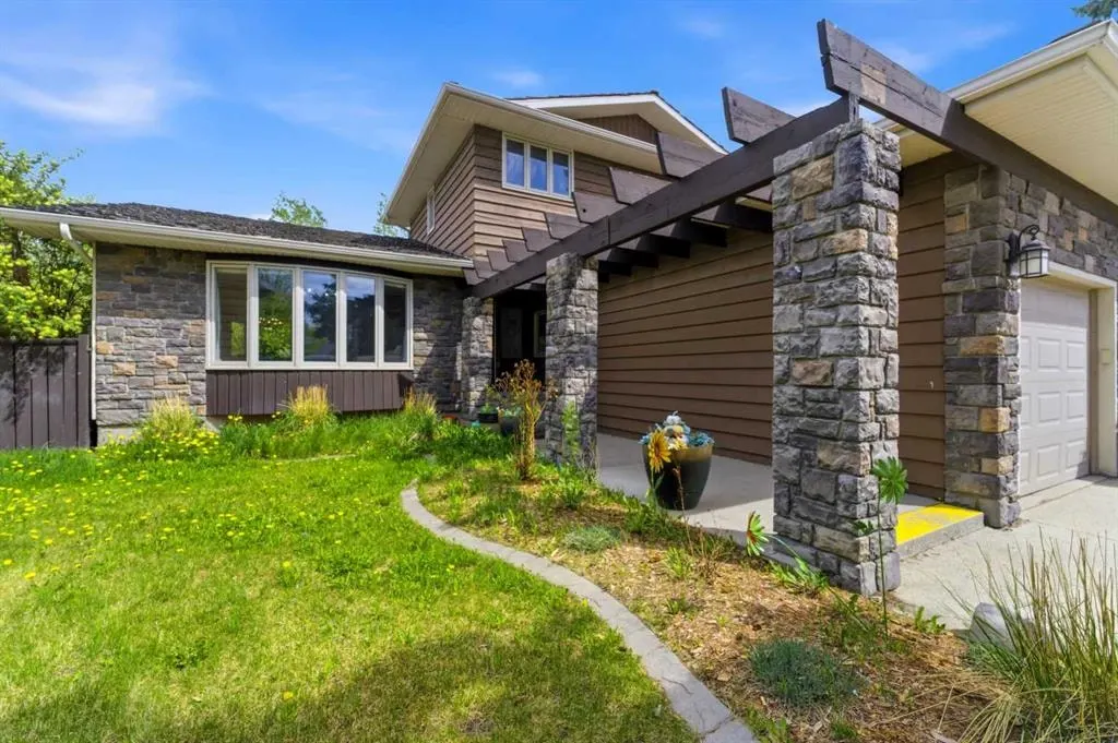 36 Varsity Estates Court NW