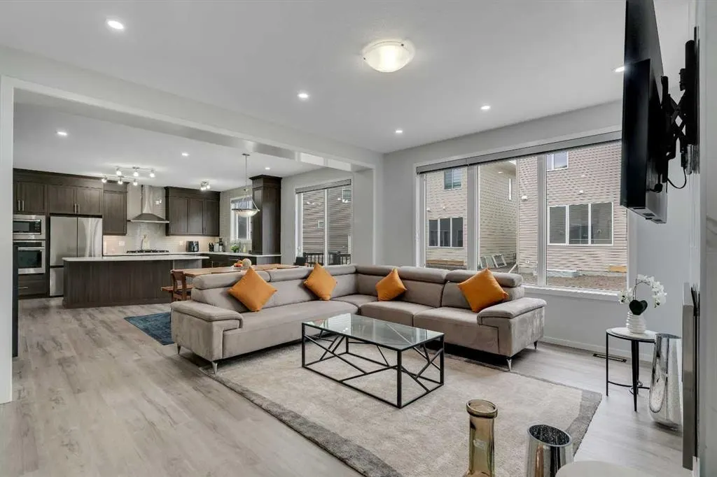 273 Carringwood Close NW