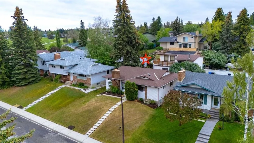 120 Silverthorn Way NW
