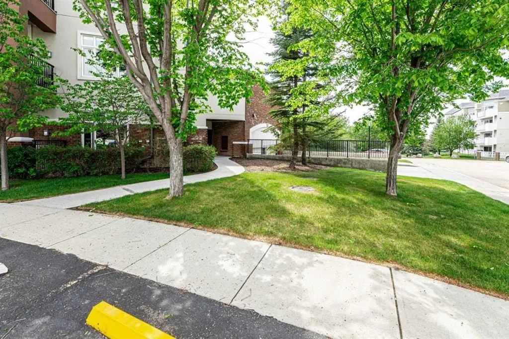 5213 61 Street #109