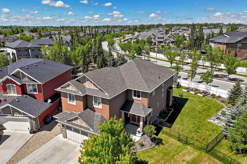 121 Drake Landing Manor